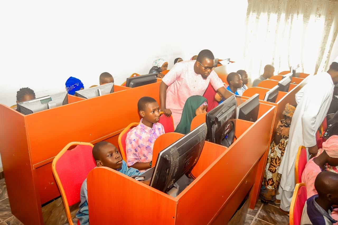 Instructor guiding students in the GiiT computer lab